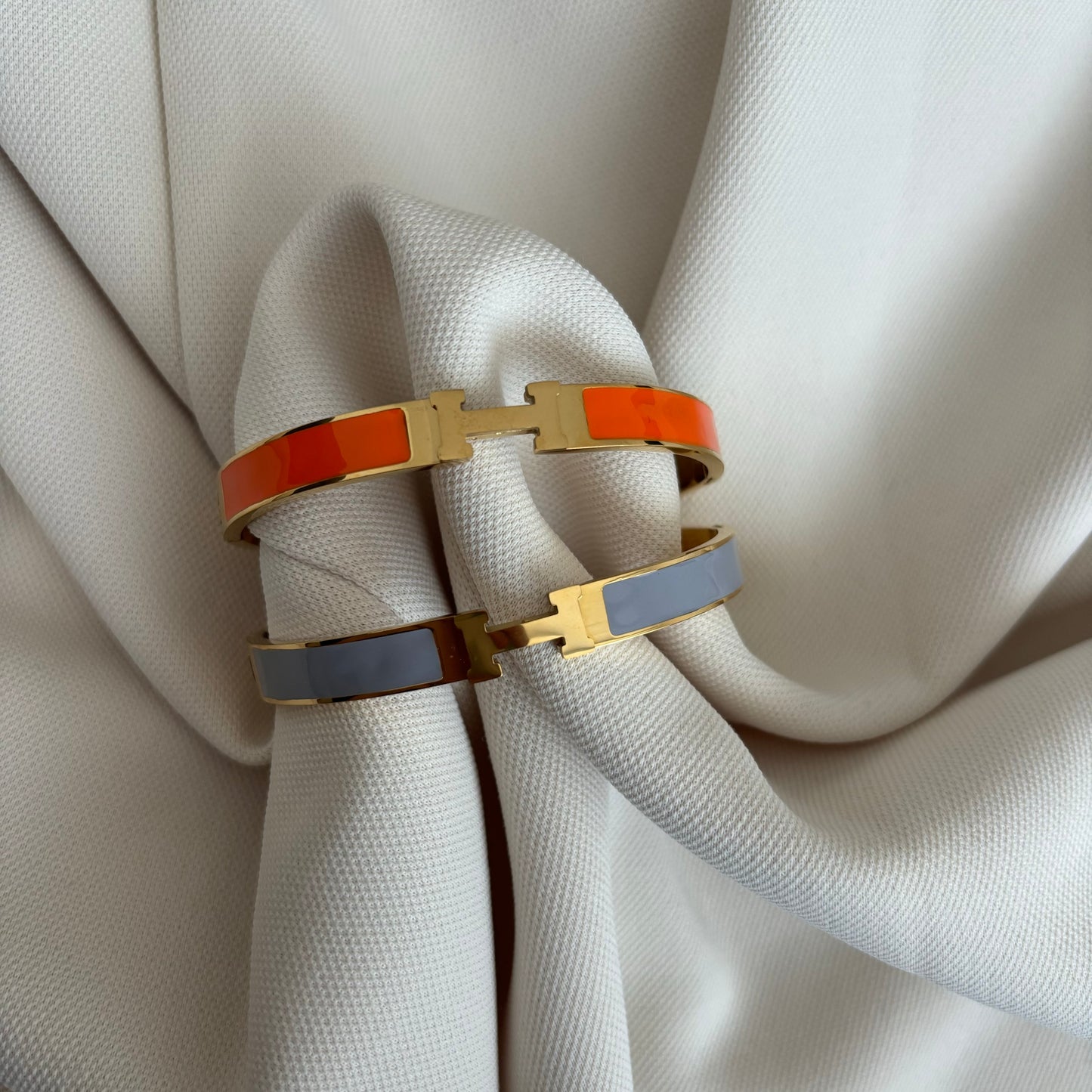 Hella bangle